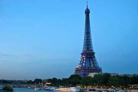 Illumination of the Eiffel Tower in European colours