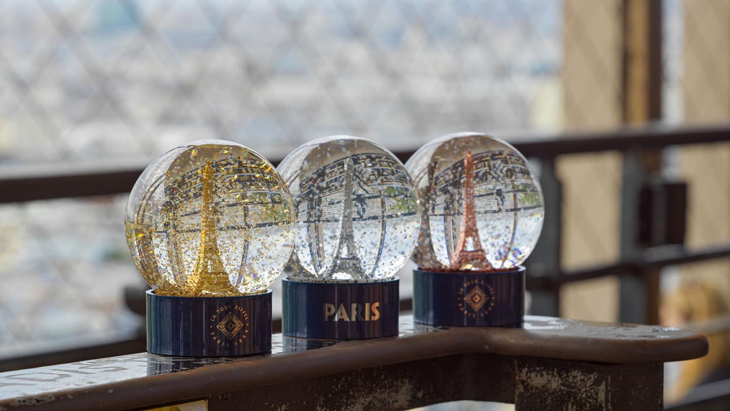 Collection de boules à neige Tour Eiffel
