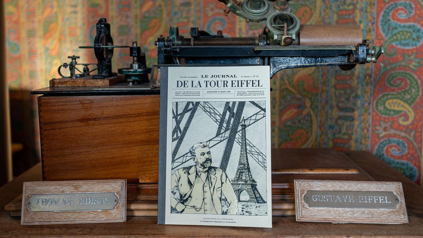 Photo of the notebook from the Gustave Eiffel collection