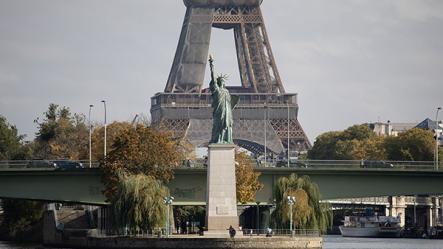 La réplica de la Estatua de la Libertad en París