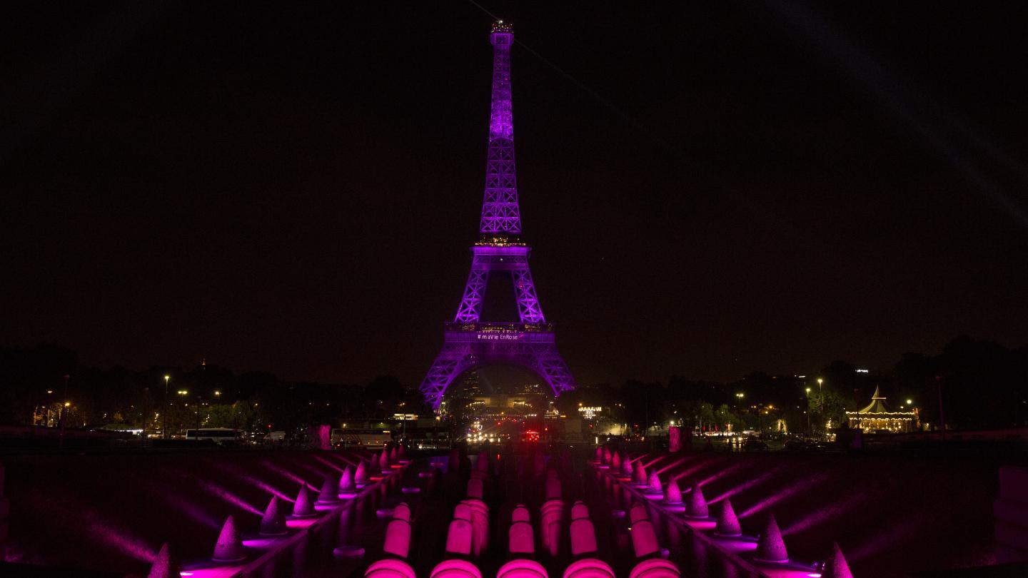 Illumination de la tour Eiffel, Octobre rose