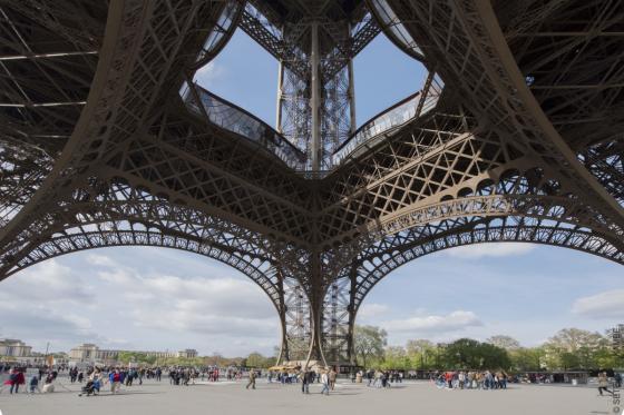 Tour Eiffel vue parvis pilier nord