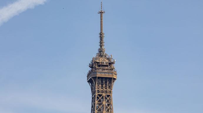 Vue sur le sommet de la tour Eiffel